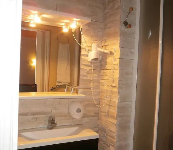 博塞茹尔酒店 2*