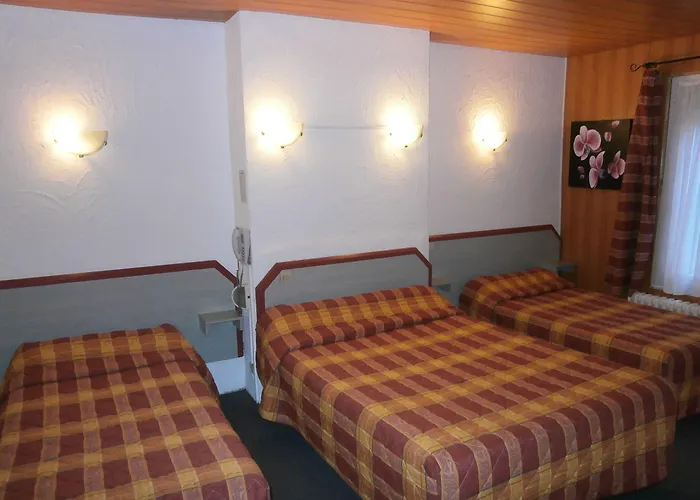 博塞茹尔酒店 2*